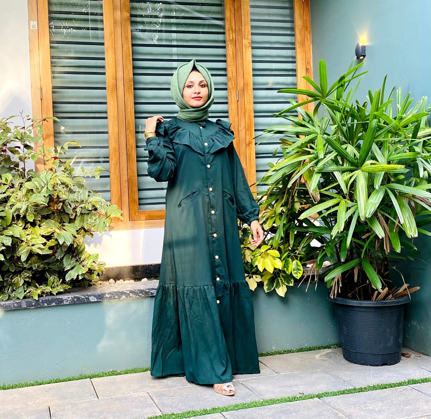 Feeding friendly gown