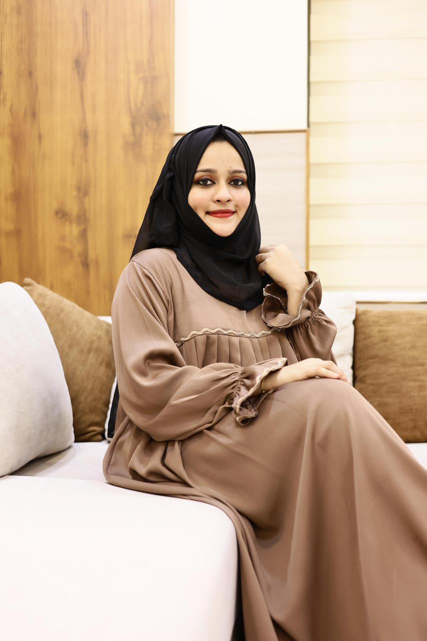 Zoom pleated abaya