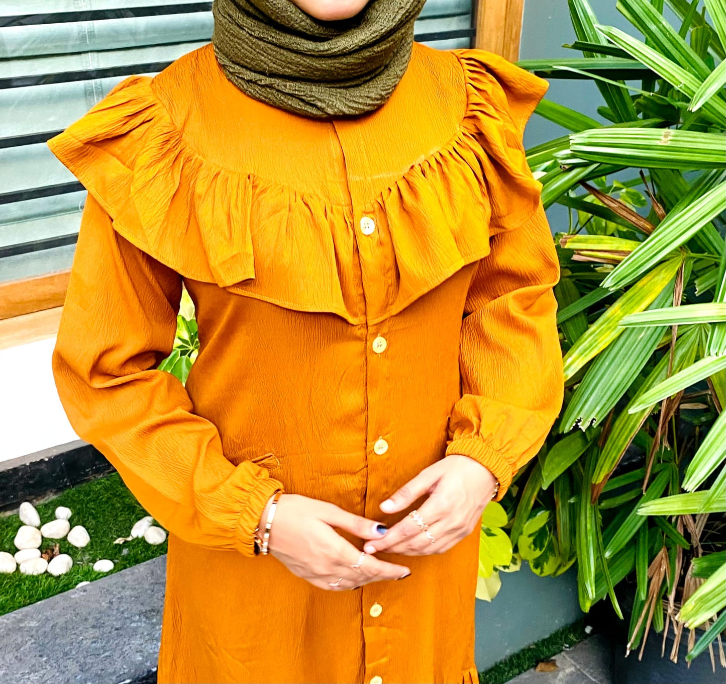 Feeding friendly gown
