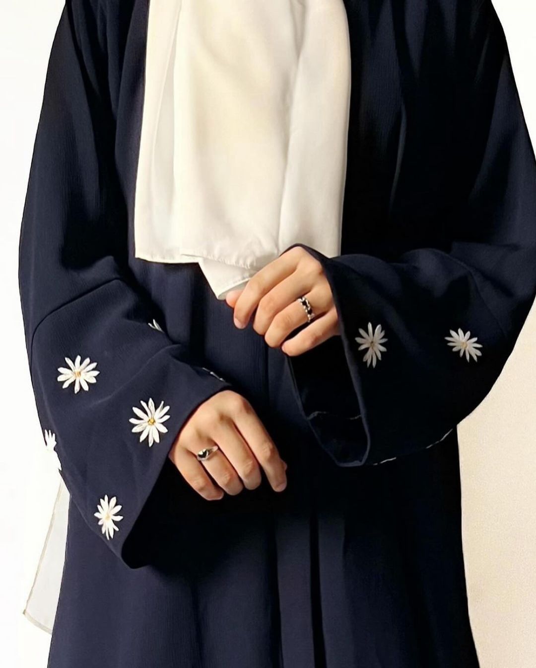 Embroidered simple abaya