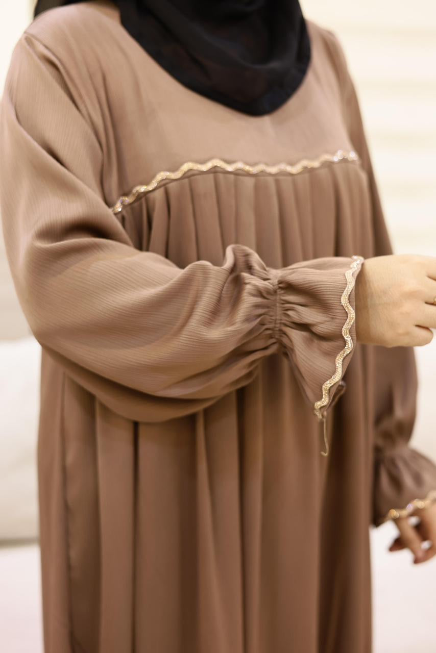 Zoom pleated abaya