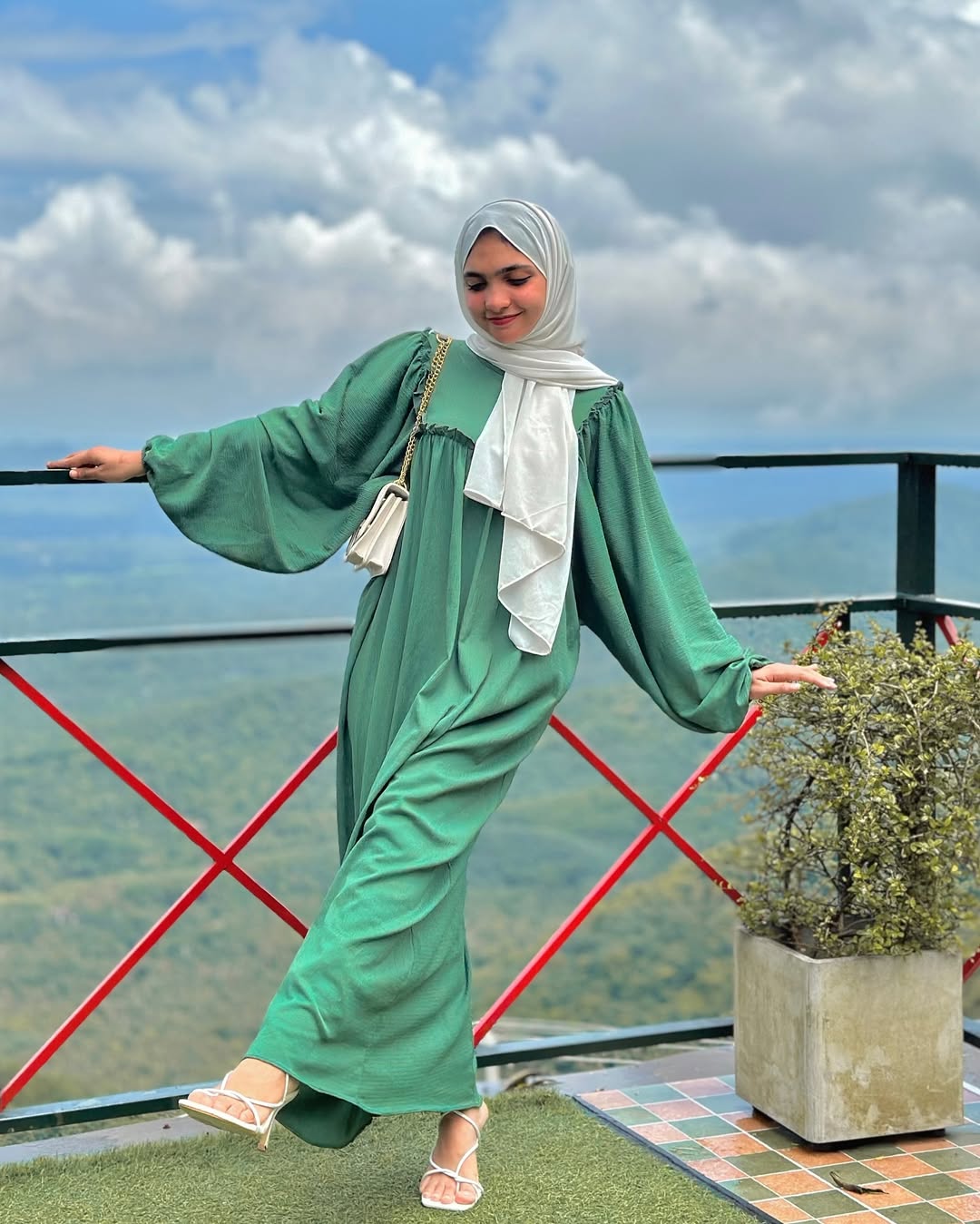 Cey balloon sleeve gown