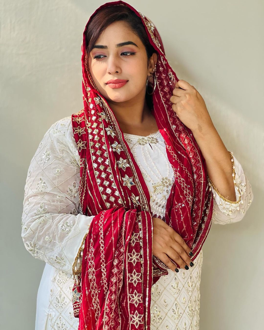 Sequence embroidered suite