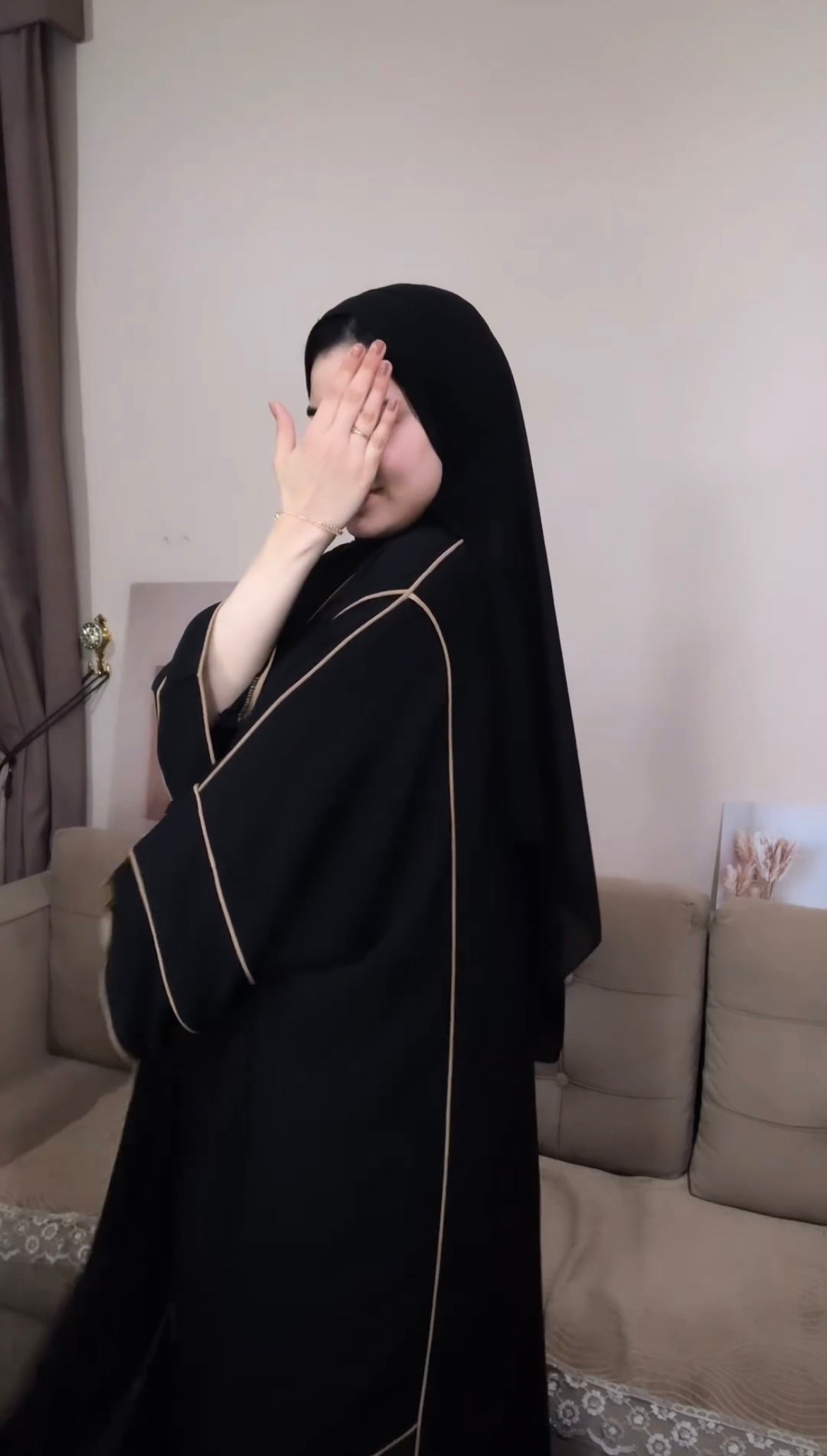 Piping premium abaya