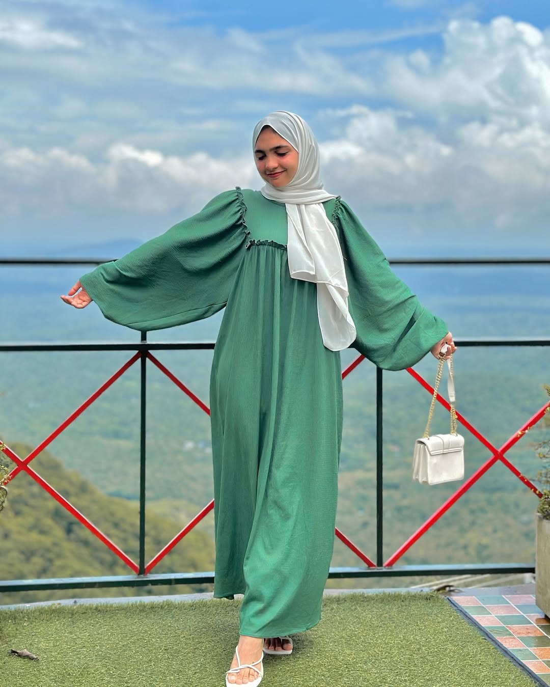 Cey balloon sleeve gown