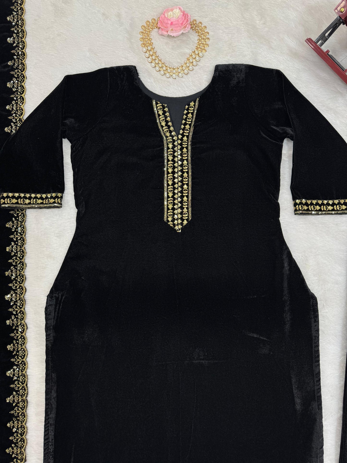 Black velvet suite