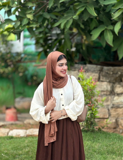 Pleated skirt and cey top
