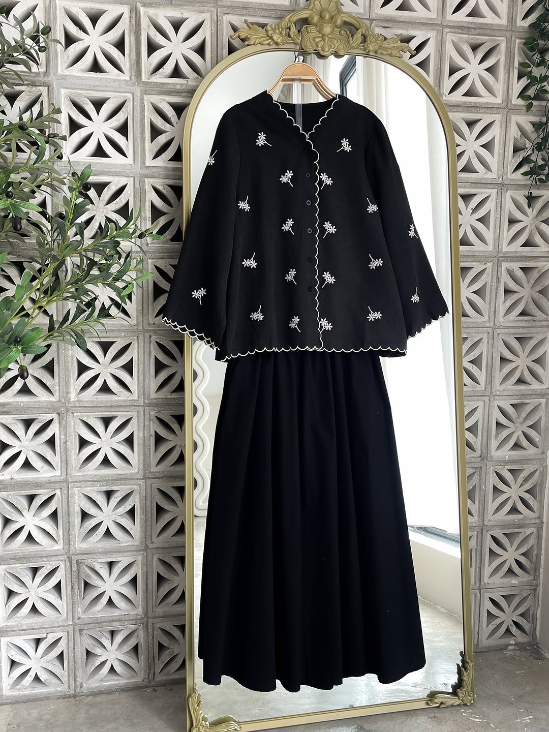 Embroidery top and skirt