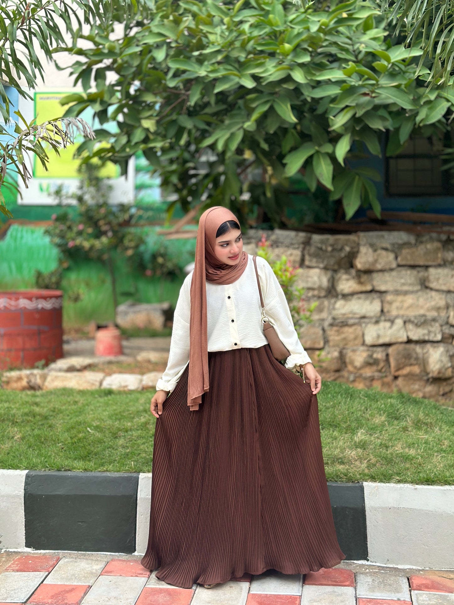 Pleated skirt and cey top