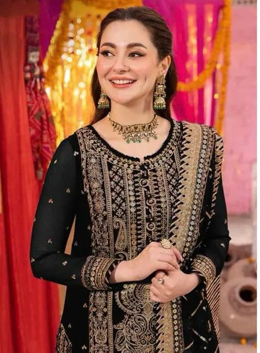 Sequence embroidered suite