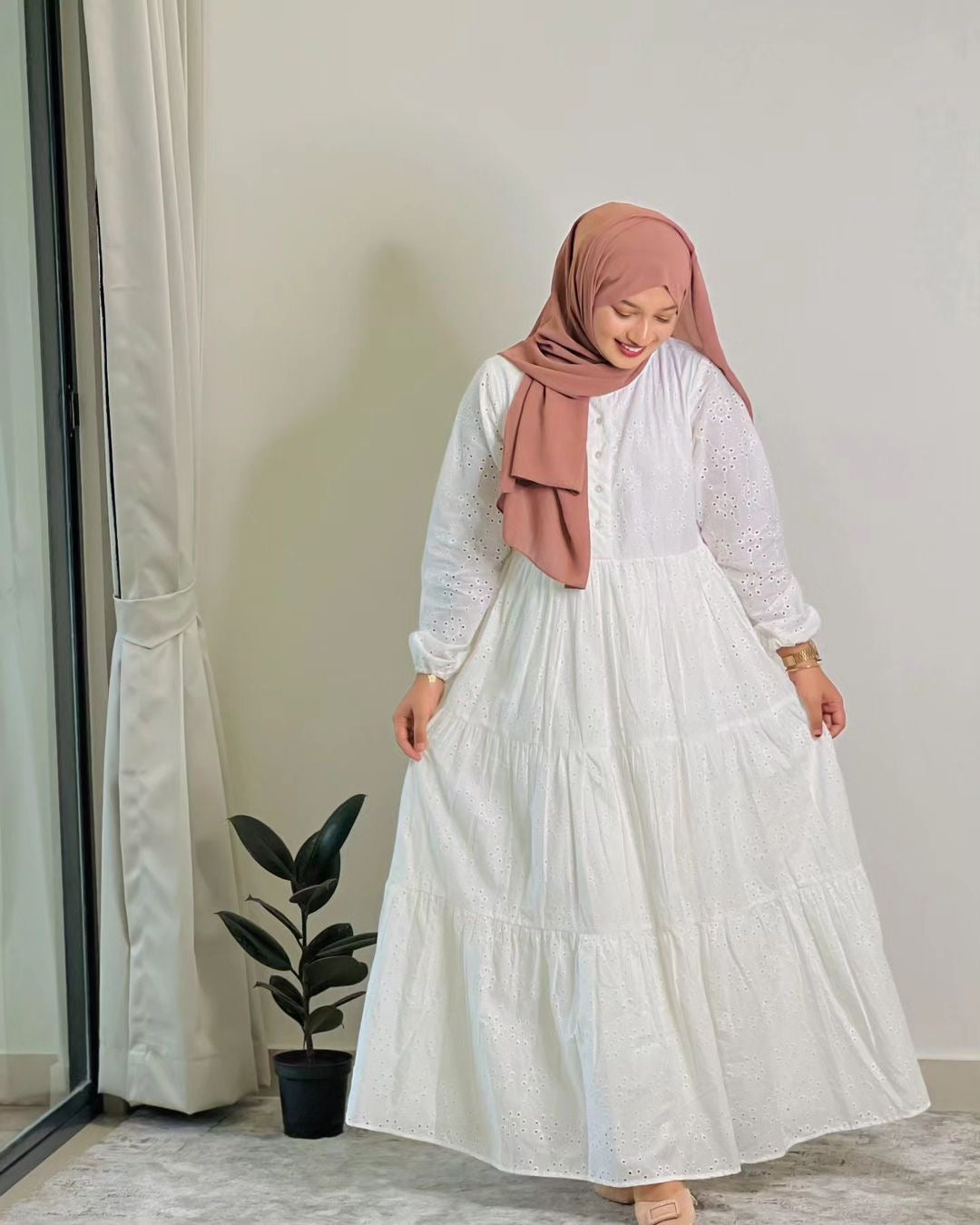 Hakoba gown
