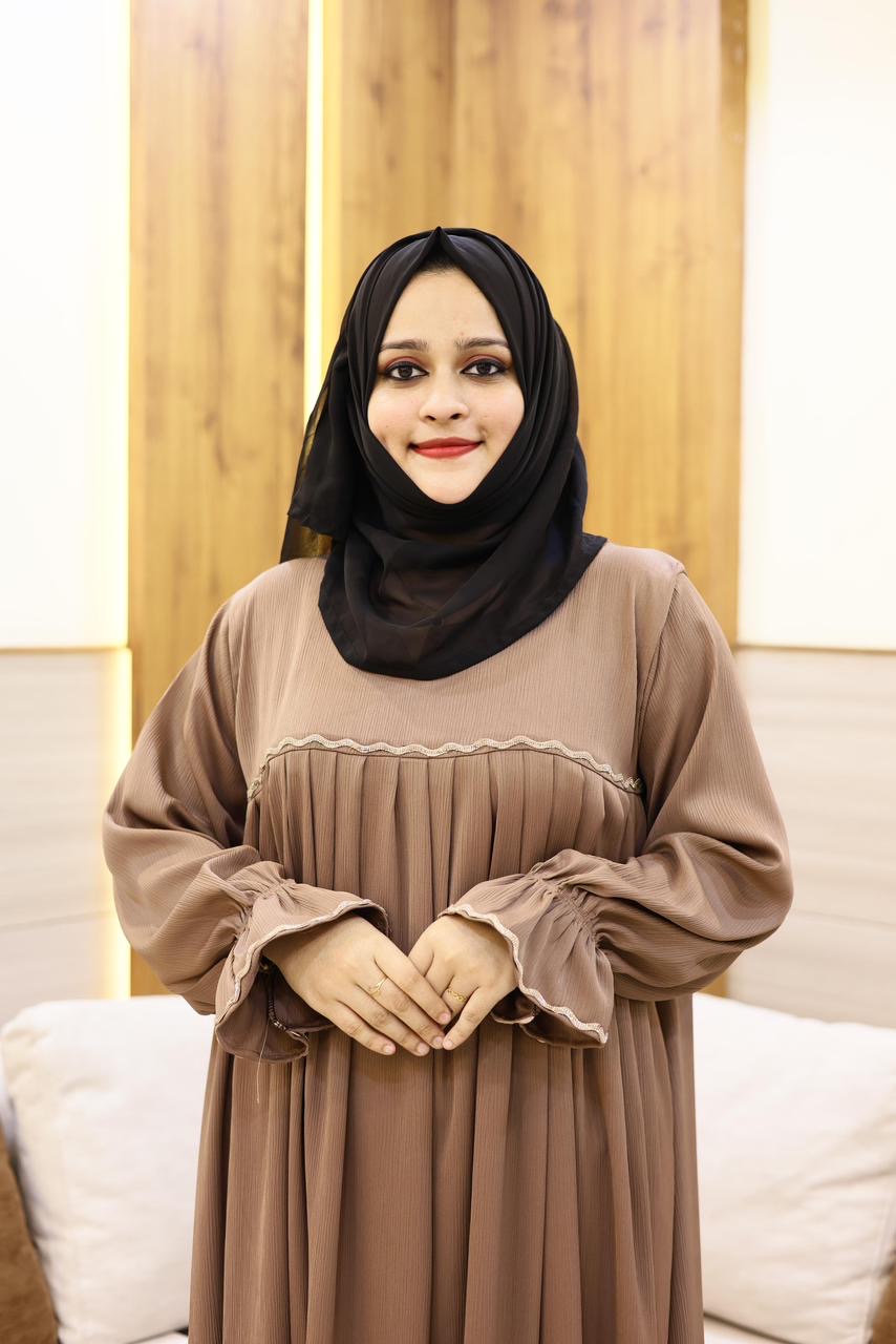 Zoom pleated abaya