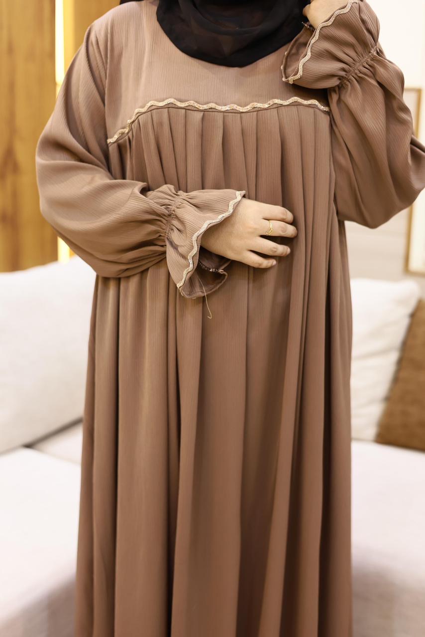 Zoom pleated abaya