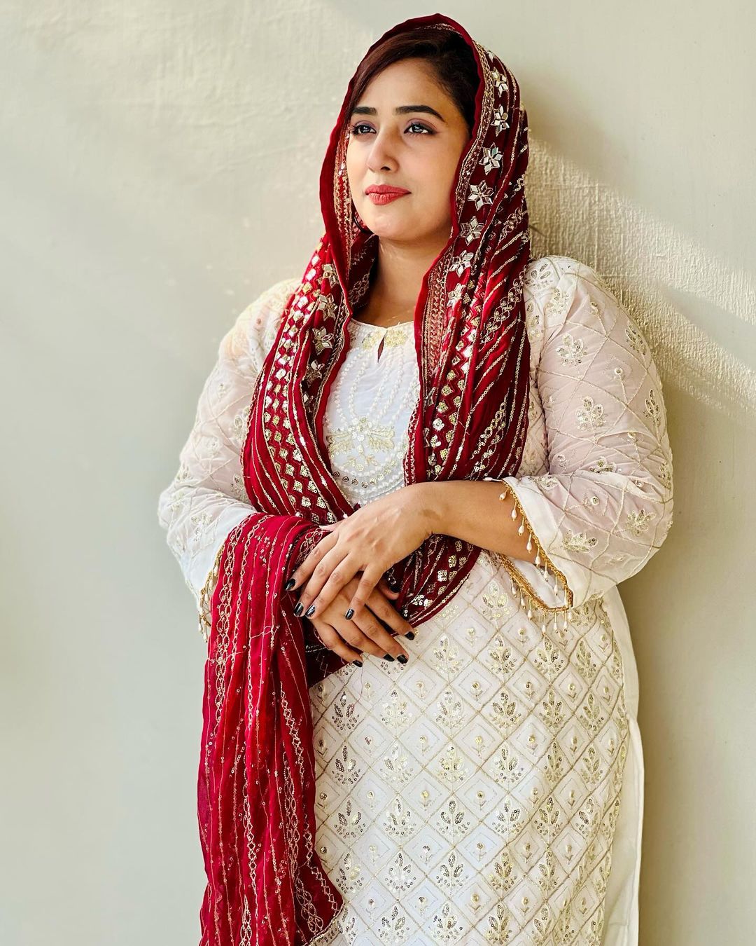 Sequence embroidered suite
