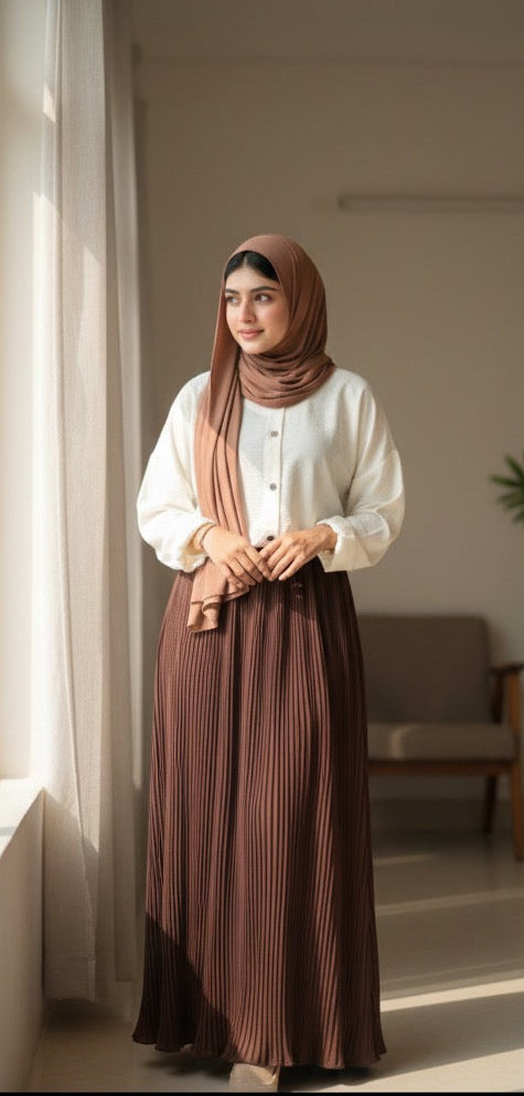 Cey top and pleated skirt